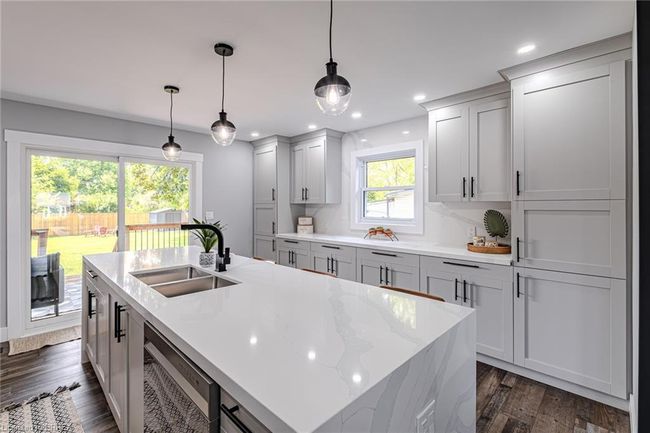 112 Wood St, House other with 5 bedrooms, 2 bathrooms and 4 parking in Brantford ON | Image 12
