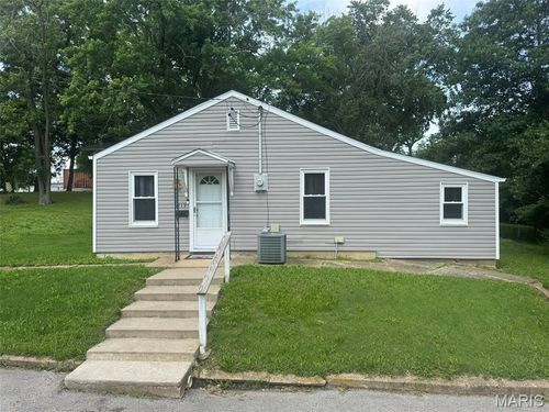 119 N Saint Charles St, Bowling Green, MO, 63334-1649 | Card Image