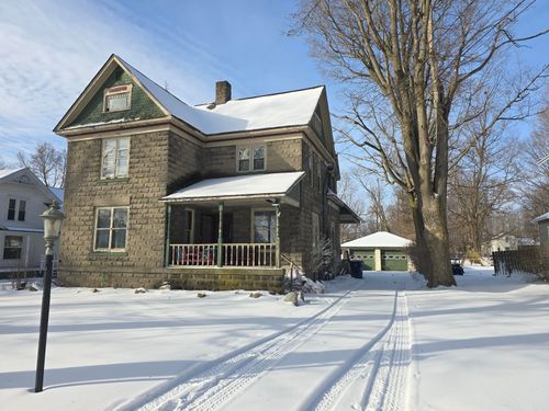 622 Maple St, Colon, MI, 49040-9385 | Card Image