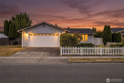 1215 E Gilkey Rd, Burlington, WA, 98233-2435 | Card Image