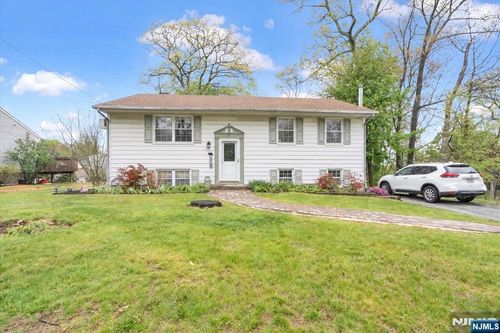 39 Post Brook Rd N, West Milford, NJ, 07480-4516 | Card Image