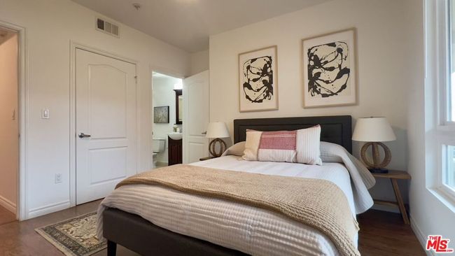 APT-203 - 5633 Carlton Way, Condo with 2 bedrooms, 3 bathrooms and null parking in Hollywood CA | Image 8