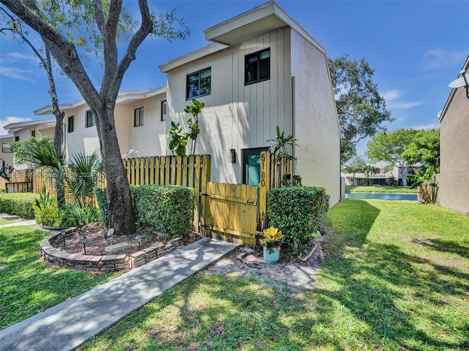University Dr, Davie, FL 33328