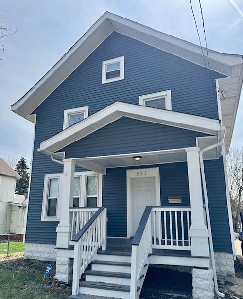 571 Benton St, Aurora, IL, 60505-4440 | Card Image