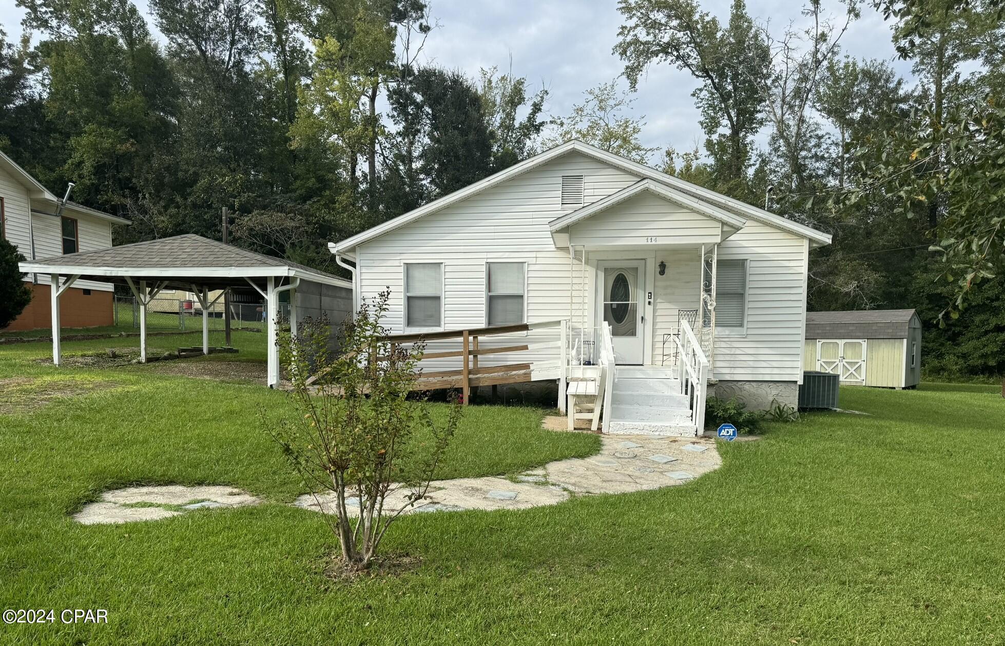 Bonita St, Chattahoochee, FL 32324