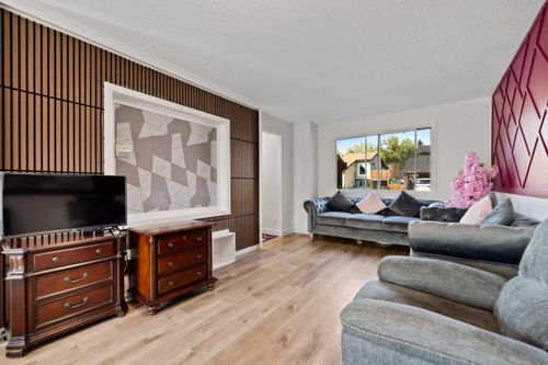 40 Pinecliff Close Ne, Calgary, AB, T1Y4N5 | Card Image