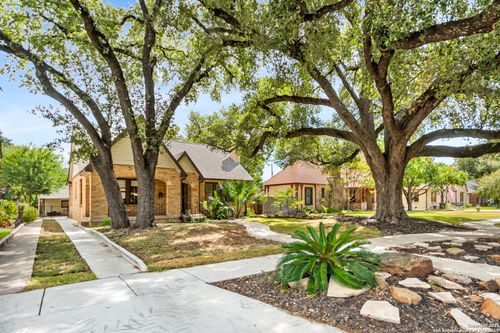 2118 Kings Hwy, San Antonio, TX, 78201-4801 | Card Image
