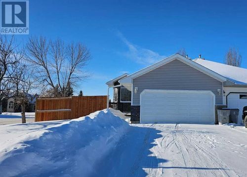 1102 18a St, Wainwright, AB, T9W1L3 | Card Image