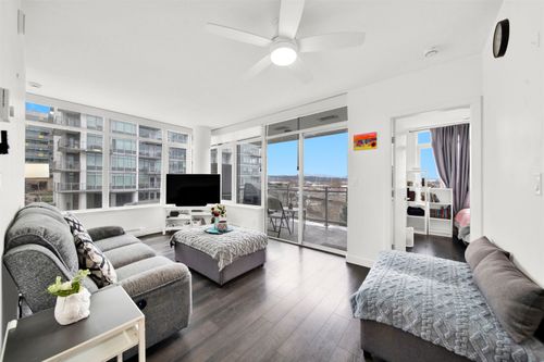 307-200 Nelson'S Cres, New Westminster, BC, V3L0H4 | Card Image