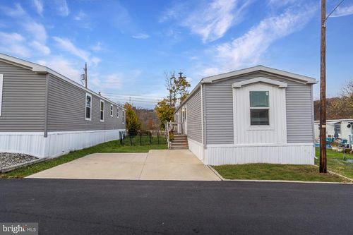 1041 Dogwood St, Laurys Station, PA, 18059-1204 | Card Image