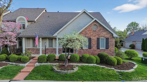 14318 Valley Meadow Ct E, Chesterfield, MO, 63017-9630 | Card Image