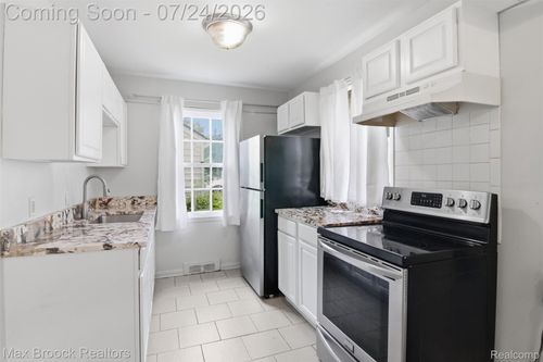 10431 Corning St, Oak Park, MI, 48237-3919 | Card Image