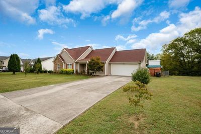 208 Larkspur Drive Sw, House other with 3 bedrooms, 2 bathrooms and 4 parking in Calhoun GA | Image 2