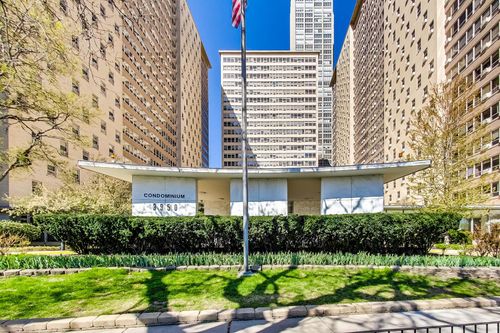 308-3950 Lake Shore Dr, Chicago, IL, 60613-3402 | Card Image