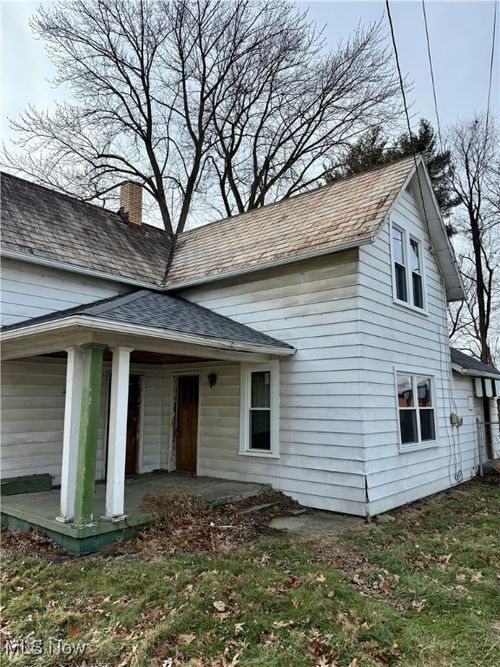 230 2nd Dr Sw, New Philadelphia, OH, 44663-2128 | Card Image