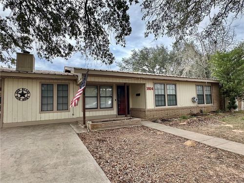 1014 Harvey, Pleasanton, TX, 78064-3325 | Card Image