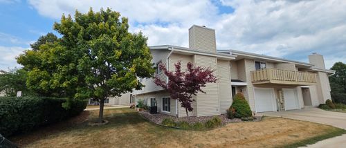 6461 S Crabapple Ct, Oak Creek, WI, 53154-1088 | Card Image