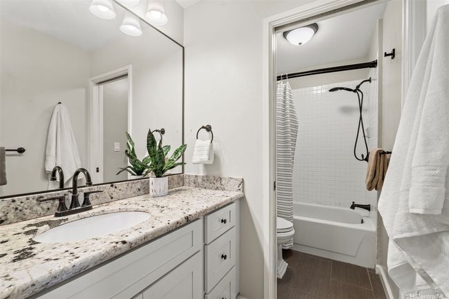 Primary Bathroom | Image 16
