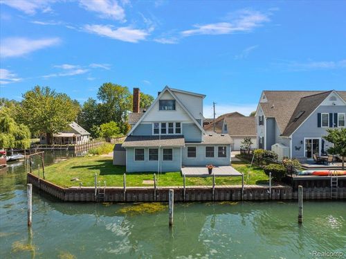 37697 Mast Ct, Harrison Twp, MI, 48045-2739 | Card Image