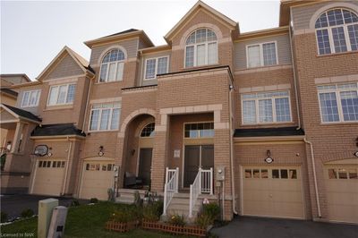 4047 Maitland St, Townhouse with 3 bedrooms, 2 bathrooms and 2 parking in Beamsville ON | Image 2