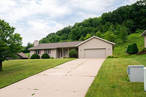 240 Red Apple Dr, La Crescent, MN, 55947-9678 | Card Image