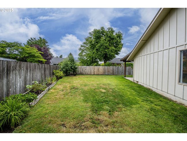 2677 Chad Dr, House other with 3 bedrooms, 2 bathrooms and 2 parking in Eugene OR | Image 35