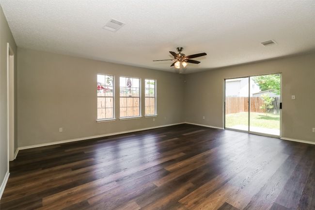 Large Family Room | Image 6