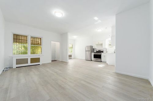 1-470 E 40th St, New York, NY, 10016-2182 | Card Image