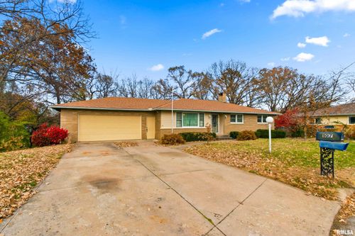 107 Inverness Dr, Pekin, IL, 61554-2626 | Card Image