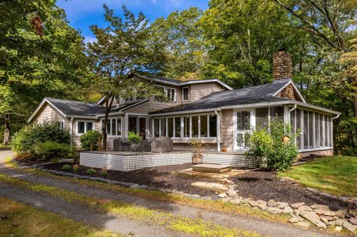 154 Wilburs Ln, Guilford, CT, 06437-1001 | Card Image