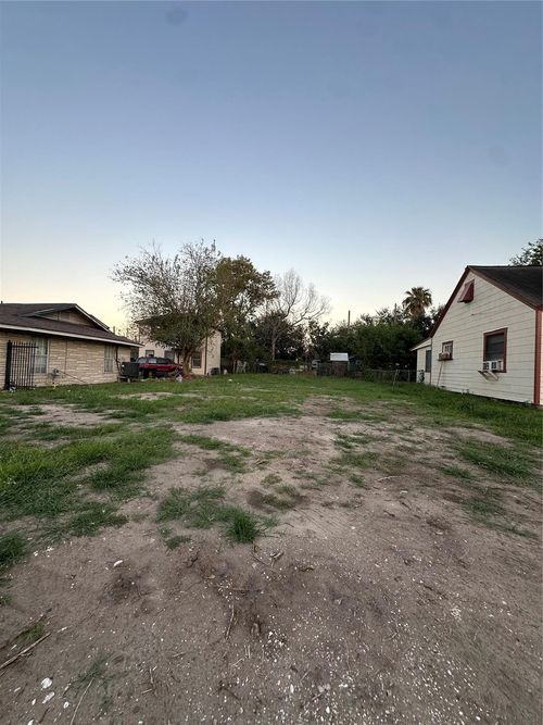 6711 Eastwood St, Houston, TX, 77021-5019 | Card Image