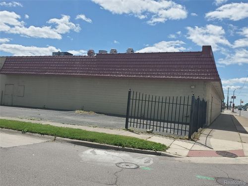 24116 Van Dyke Ave, Center Line, MI, 48015-1341 | Card Image