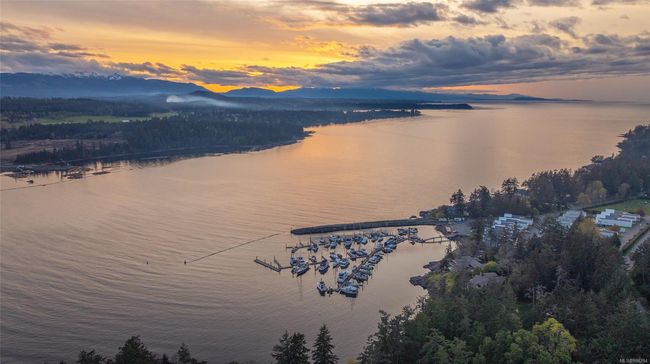 Dock your boat across the street | Image 6