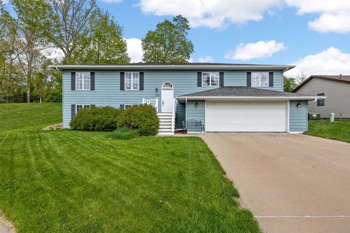 142 Red Fox Rd Se, Cedar Rapids, IA, 52403-2044 | Card Image