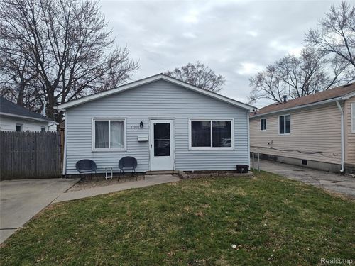 11108 Essex Ave, Warren, MI, 48089-1798 | Card Image