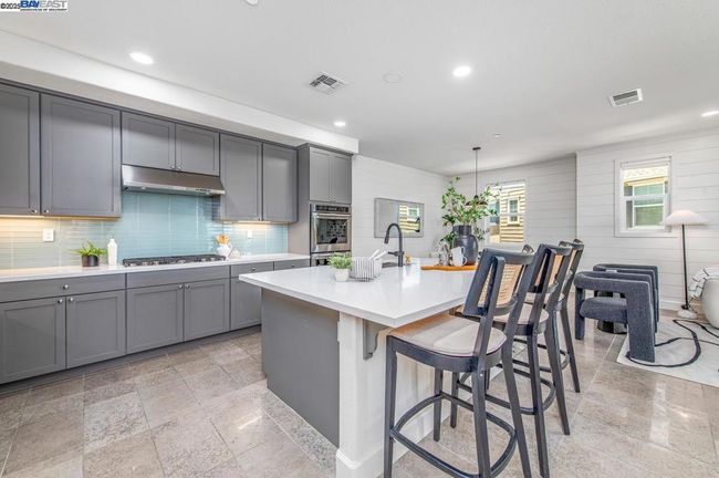 7018 Stags Leap Ln, Condo with 2 bedrooms, 3 bathrooms and 2 parking in Dublin CA | Image 8