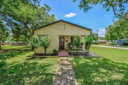 800 Wilkes St, Smithville, TX, 78957-1124 | Card Image