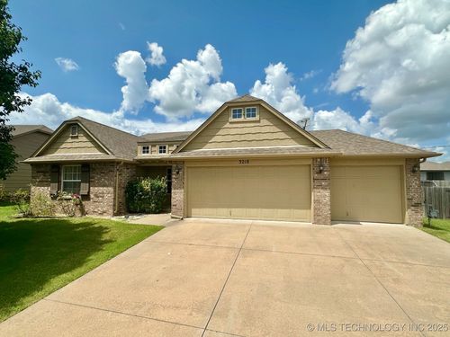3218 Debbie Ln, Bartlesville, OK, 74006-6505 | Card Image