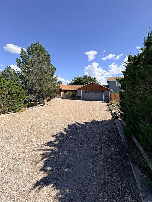 2406 Walker Rd, Roswell, NM, 88201-8950 | Card Image