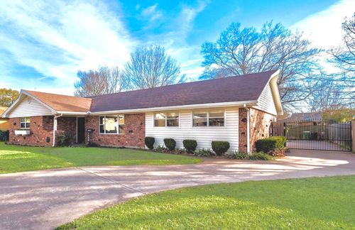 7408 Maple Dr, North Richland Hills, TX, 76180-6336 | Card Image