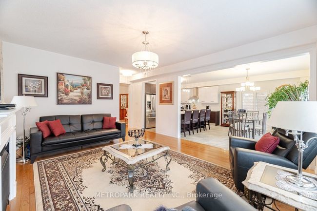 56 Manor Forest Rd, House other with 4 bedrooms, 4 bathrooms and 4 parking in Mount Albert ON | Image 22