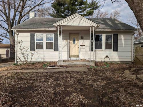 1321 S 10th St, Pekin, IL, 61554-5812 | Card Image
