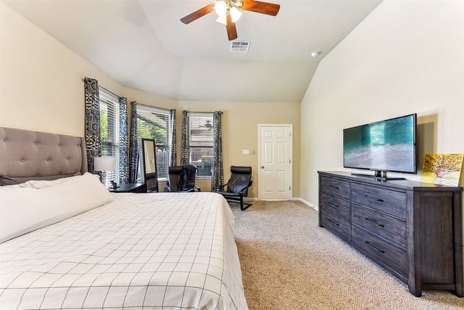 Large windows bring in soft natural light, highlighting the room’s peaceful feel and generous proportions | Image 16