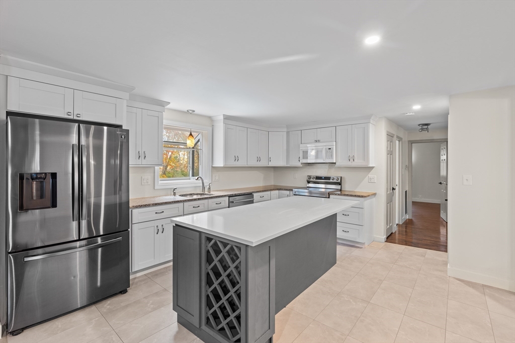 Deerberry Ln, Andover, MA 01810