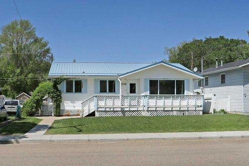 239 2 St E, Brooks, AB, T1R0G8 | Card Image
