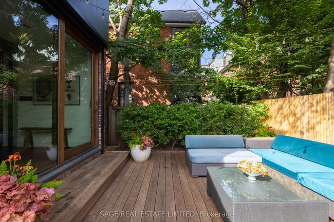 37 Gore Vale Ave, House other with 5 bedrooms, 5 bathrooms and 2 parking in Toronto ON | Image 13