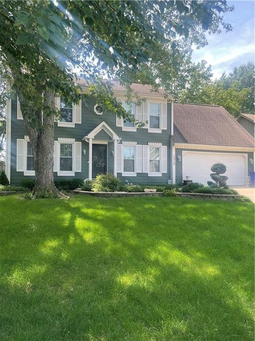 1317 E 154th St, Olathe, KS, 66062-2882 | Card Image