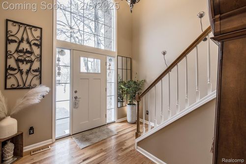 3521 E Pond Ln, Lake Orion, MI, 48359-1476 | Card Image