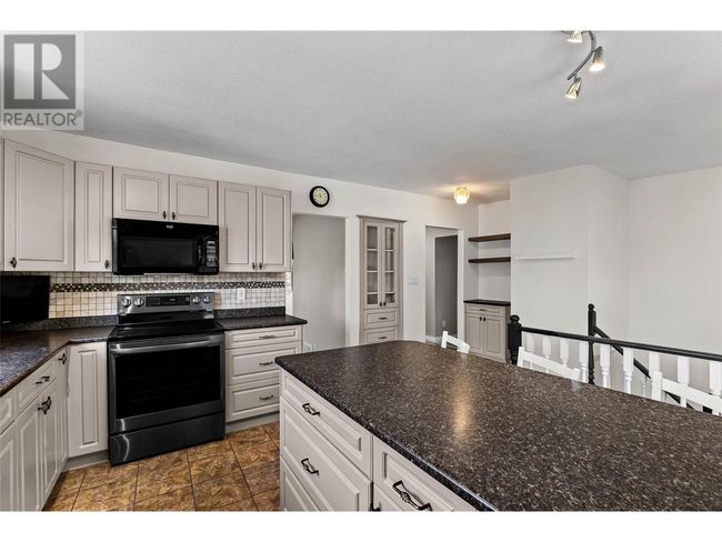 135 Whiteshield Cres, House other with 5 bedrooms, 3 bathrooms and null parking in Kamloops BC | Image 13
