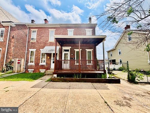940 Queen St, POTTSTOWN, PA, 19464-6018 | Card Image